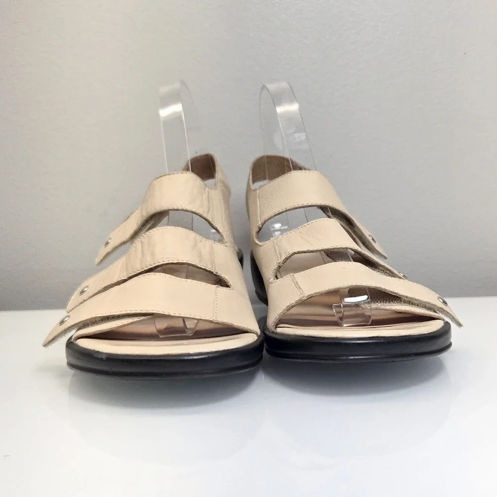 Gravity Defyer Strappy Sandals 9.5M Beige Leather‎ Versoshock Comfort Orthopedic